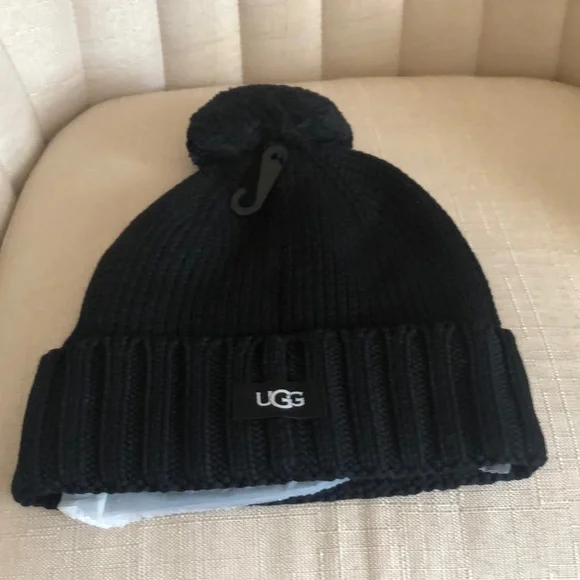 UGG | Accessories | Nwt Ugg Knit Cuff Hat Color Black | Poshmark display picture 1